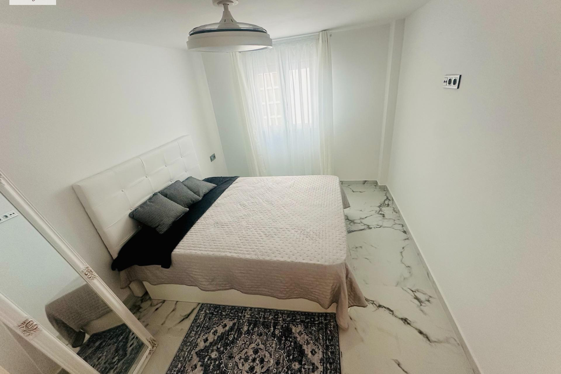 Alquiler a largo plazo - Apartamento / piso - Alicante - Campoamor