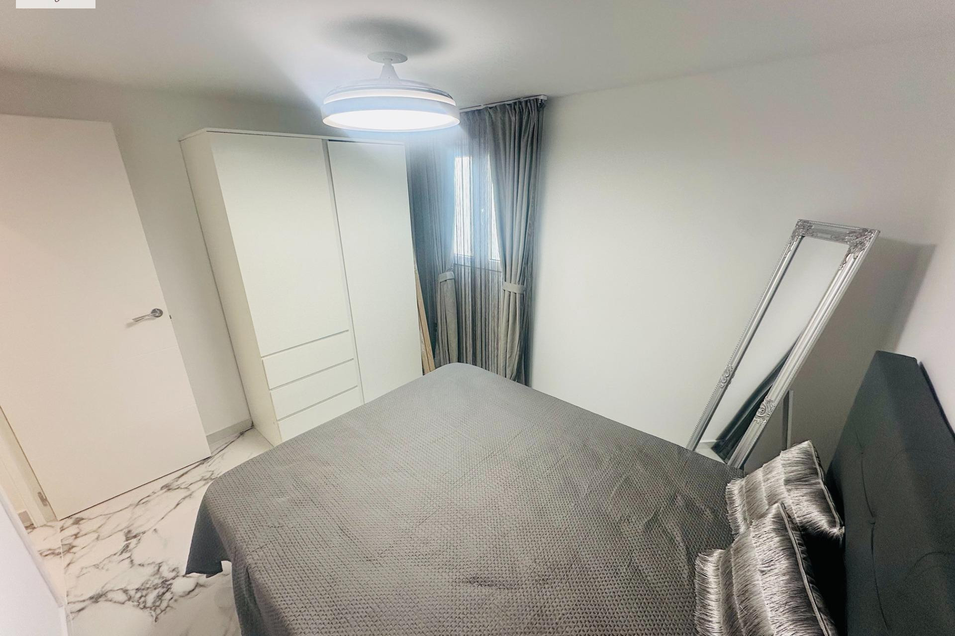 Alquiler a largo plazo - Apartamento / piso - Alicante - Campoamor