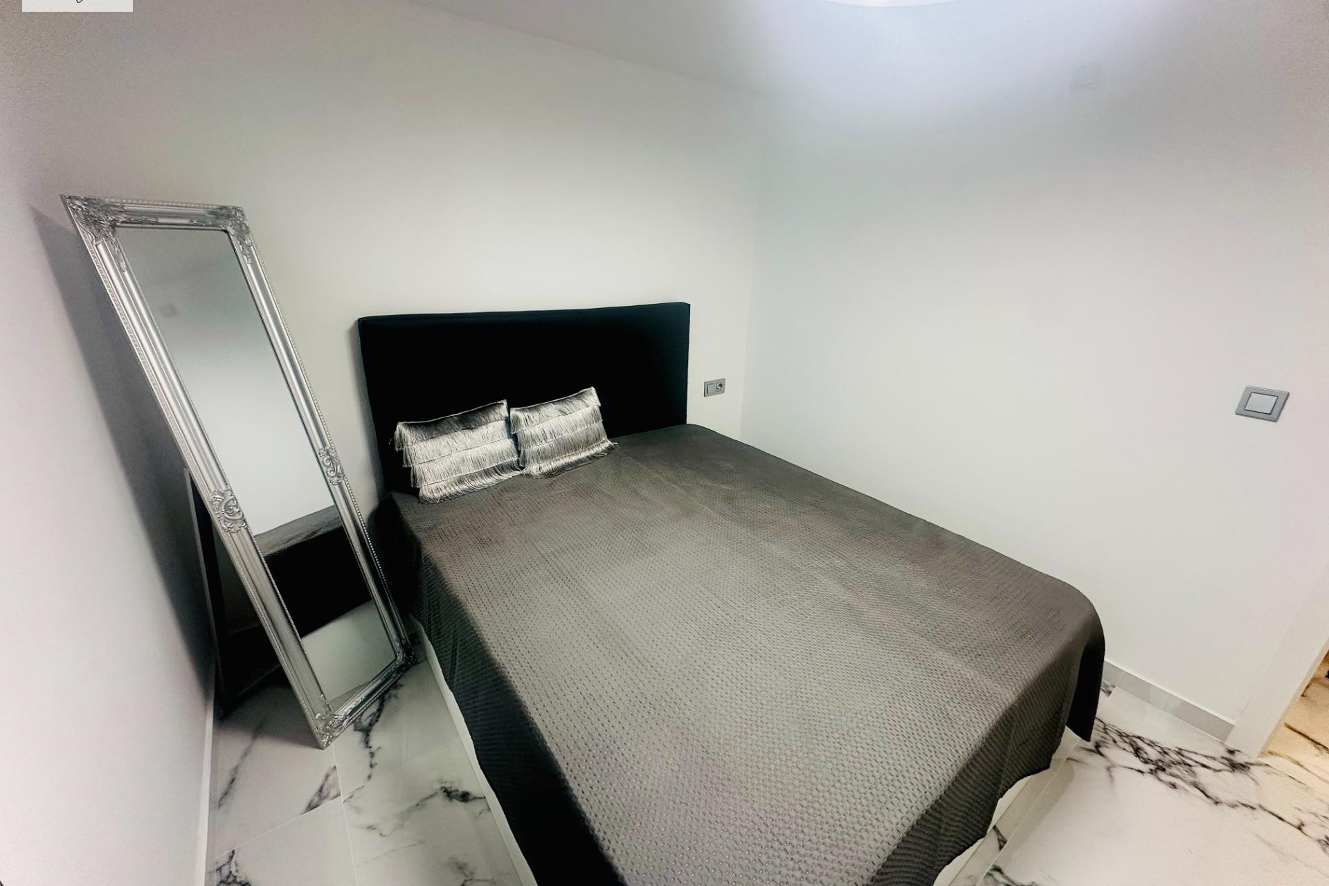 Alquiler a largo plazo - Apartamento / piso - Alicante - Campoamor