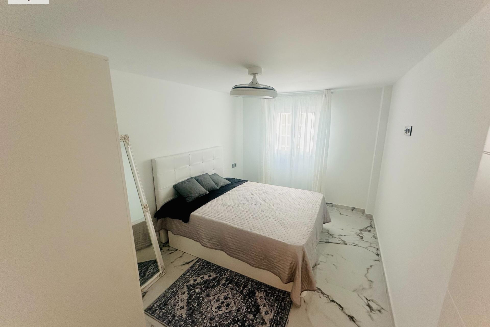 Alquiler a largo plazo - Apartamento / piso - Alicante - Campoamor