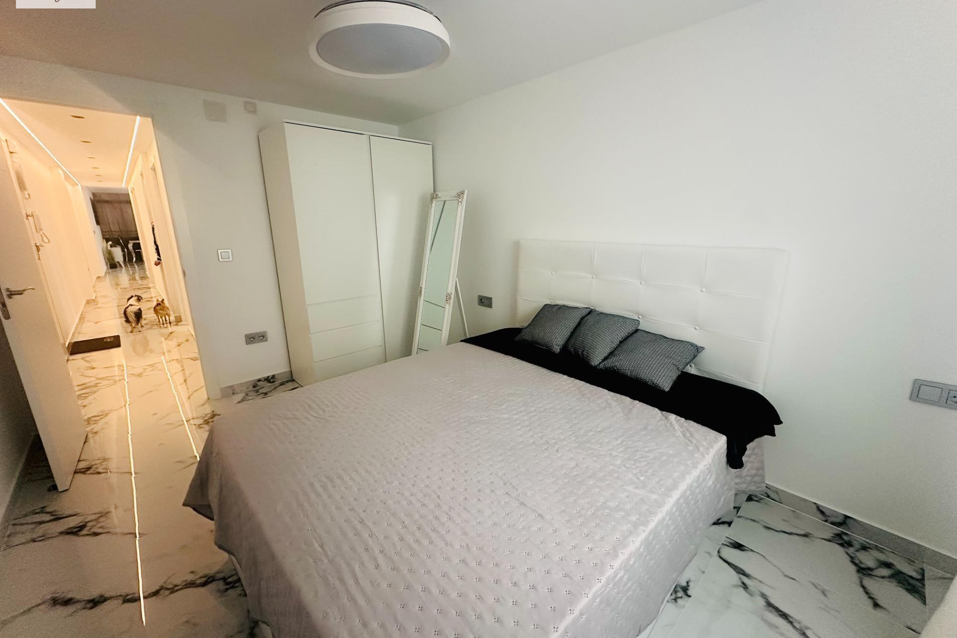 Alquiler a largo plazo - Apartamento / piso - Alicante - Campoamor