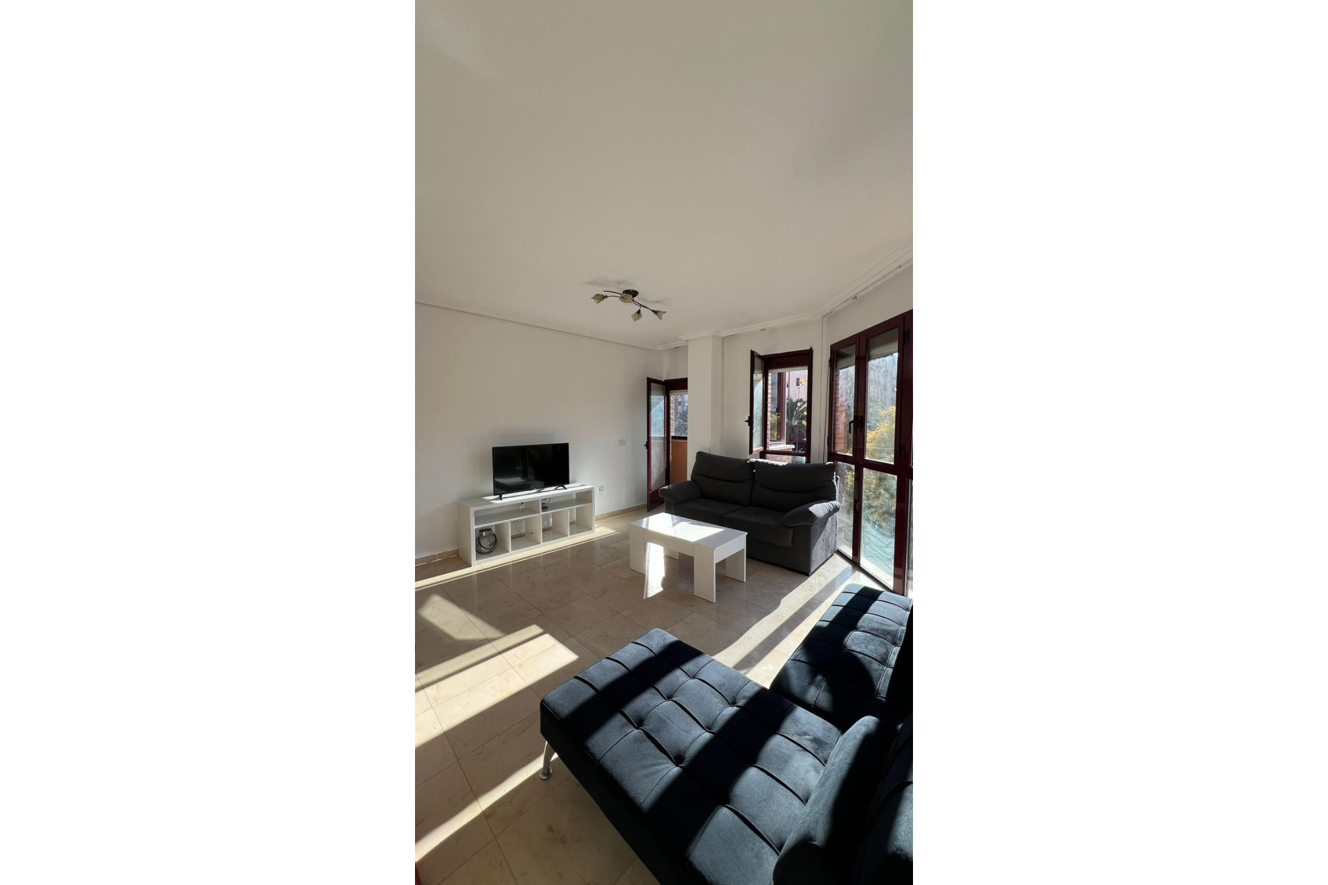 Alquiler a largo plazo - Apartamento / piso - Alicante - Garbinet-Parque de las Avenidas