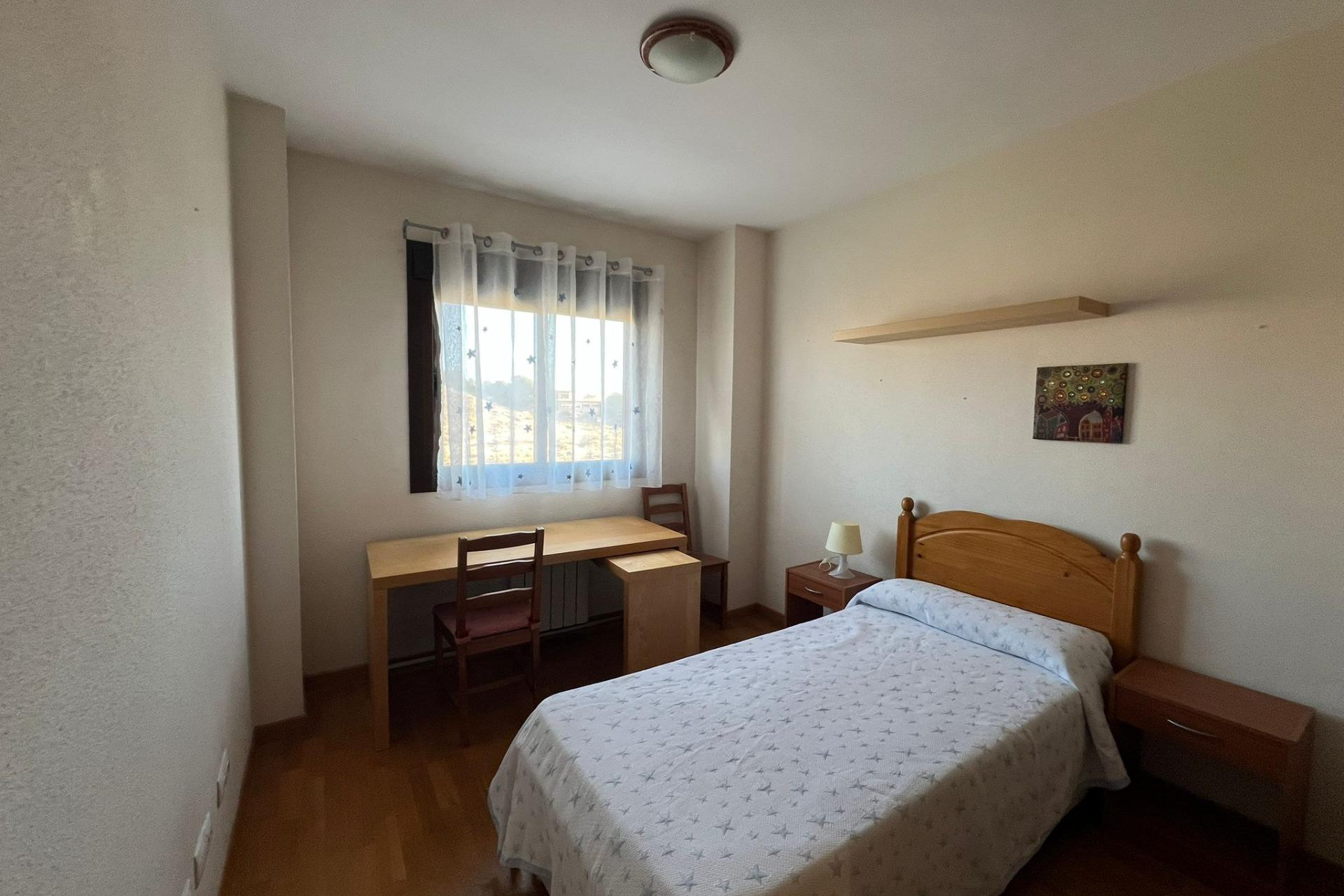 Alquiler a largo plazo - Apartamento / piso - Alicante - Pau II