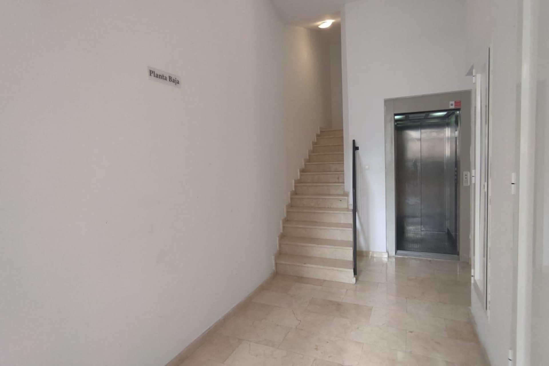 Alquiler a largo plazo - Apartamento / piso - SAN JUAN ALICANTE - Centro