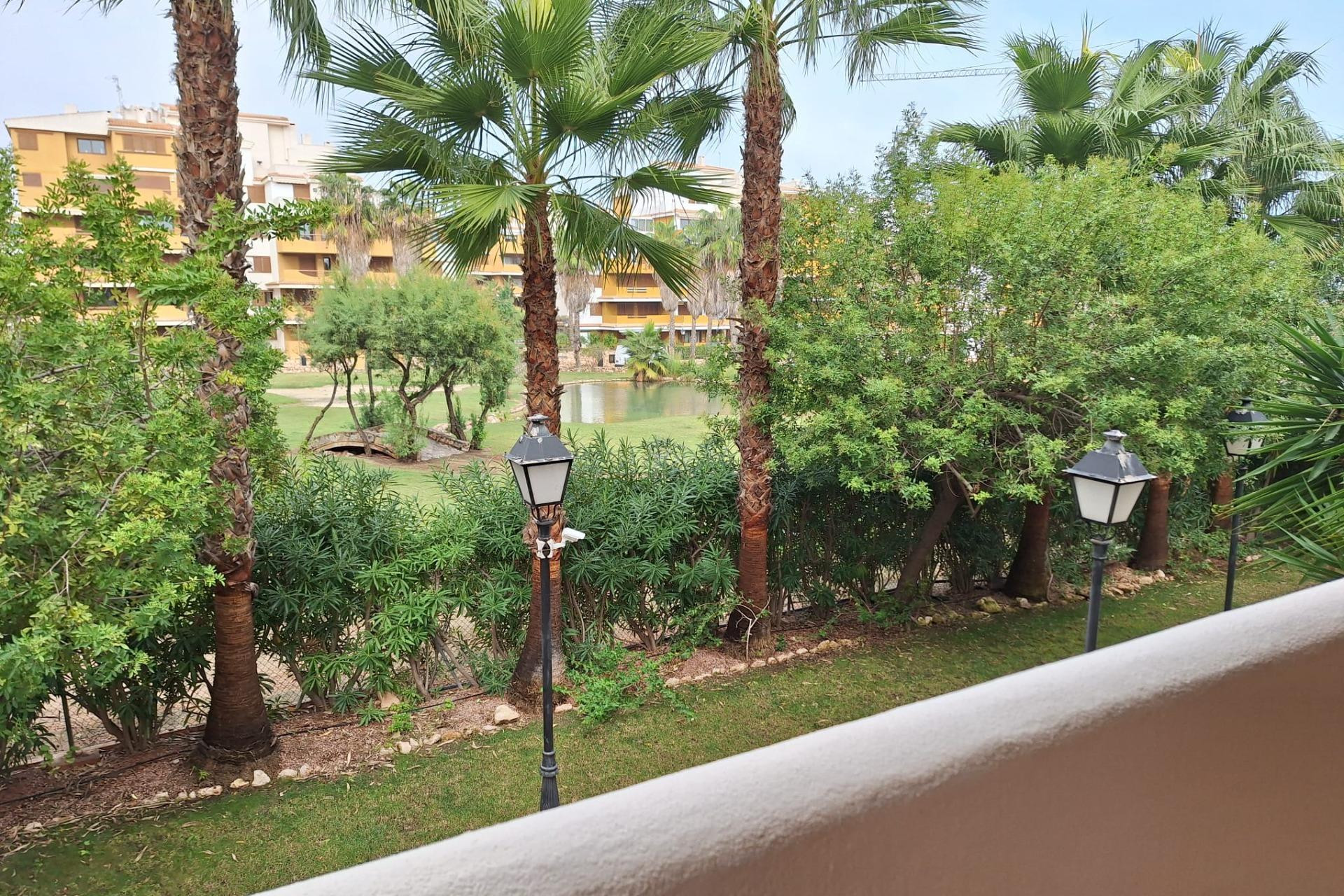 Alquiler a largo plazo - Apartamento / piso - Torrevieja - Punta prima