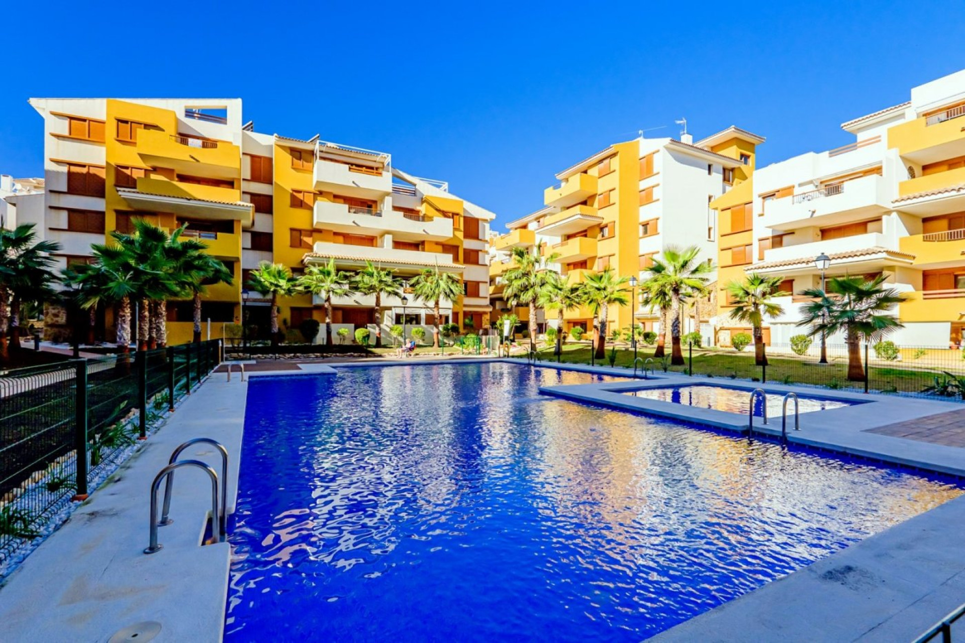 Alquiler a largo plazo - Apartamento / piso - Torrevieja - Punta prima