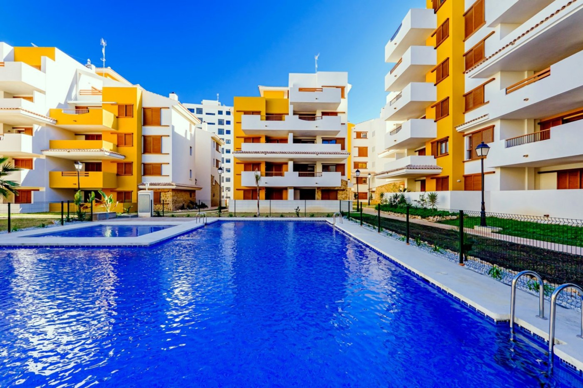 Alquiler a largo plazo - Apartamento / piso - Torrevieja - Punta prima