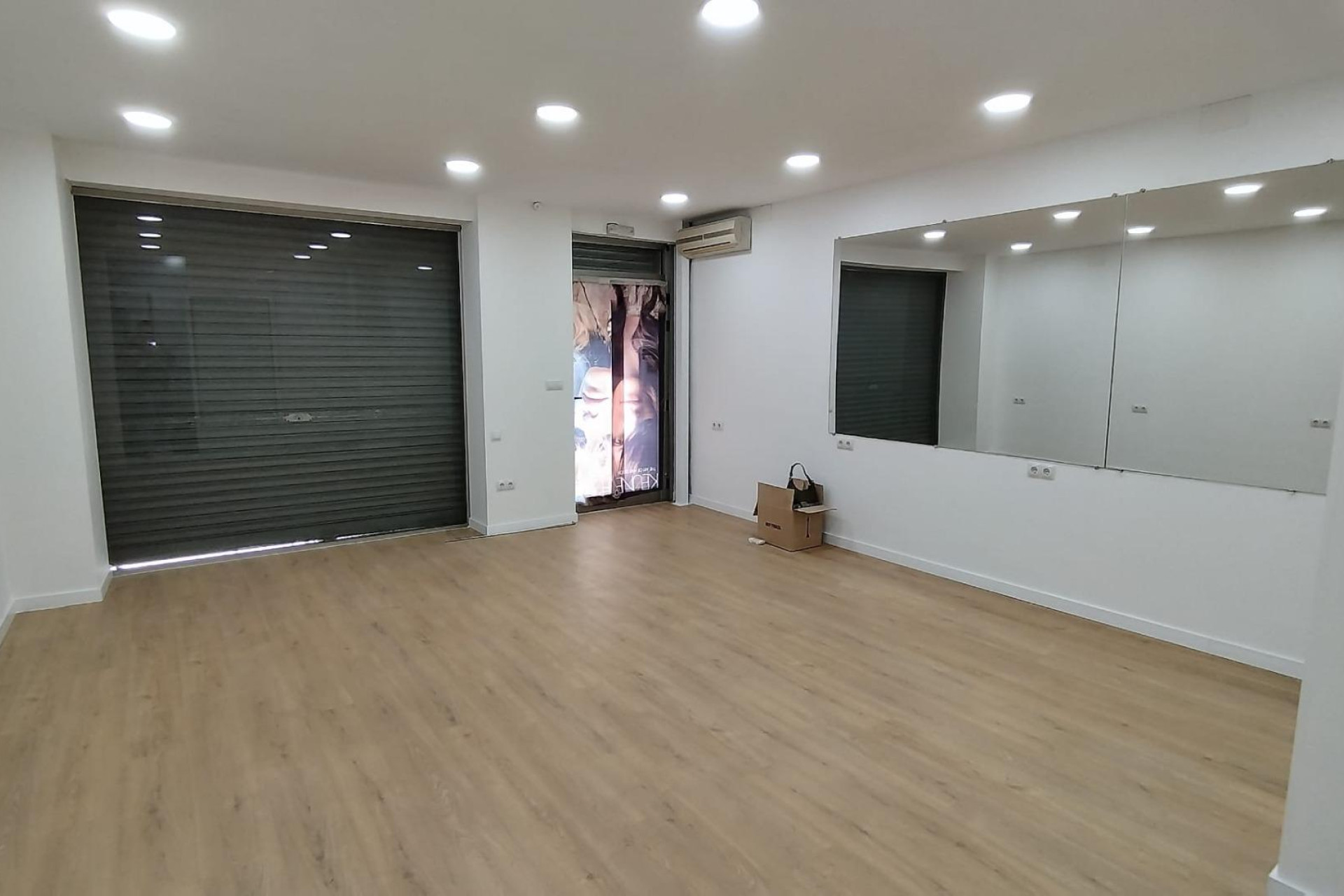 Alquiler a largo plazo - Local Comercial - Alicante - La Florida