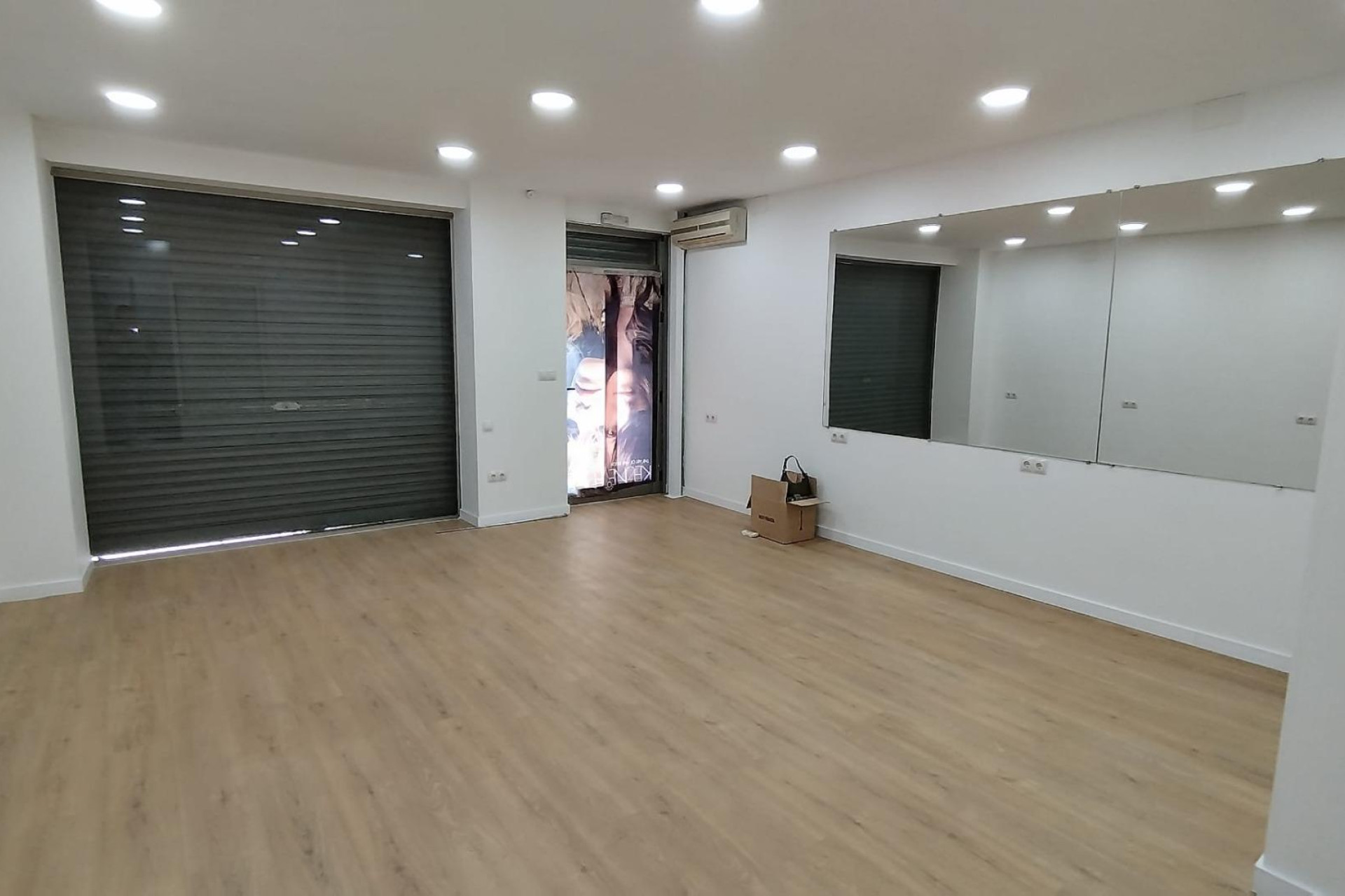 Alquiler a largo plazo - Local Comercial - Alicante - La Florida