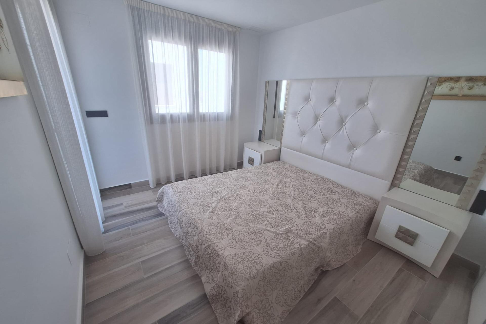 Alquiler a largo plazo - Villa - Torrevieja - Los Balcones