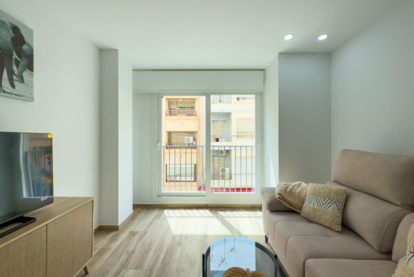 Apartamento / piso - Alquiler a largo plazo - Alicante - Mercado