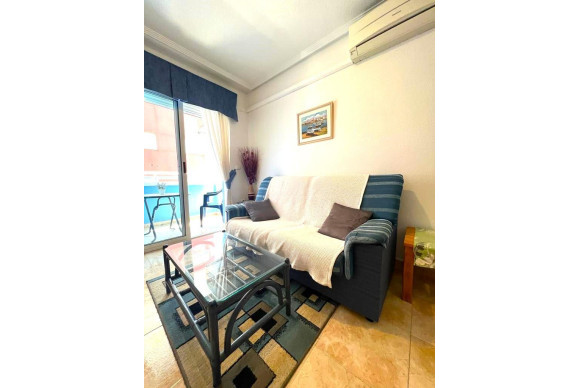 Apartamento / piso - Alquiler a largo plazo - Torrevieja - ALQ07187