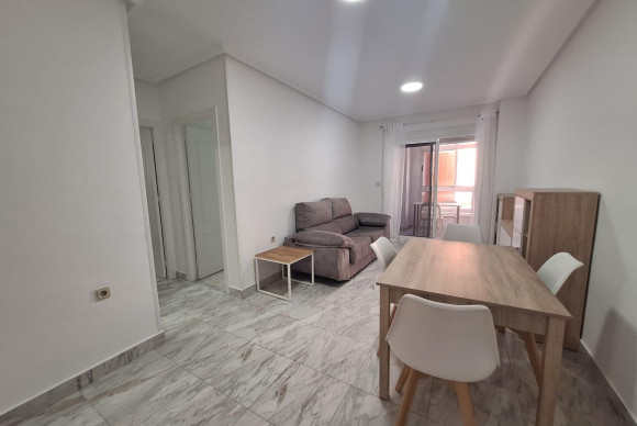 Apartamento / piso - Alquiler a largo plazo - Torrevieja - Centro