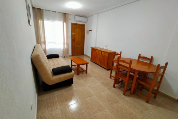 Apartamento / piso - Alquiler a largo plazo - Torrevieja - Playa de los locos