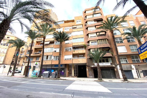 Apartment  - Resale - Alicante - Alicante