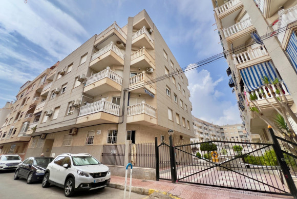 Apartment  - Resale - Torrevieja - A10173