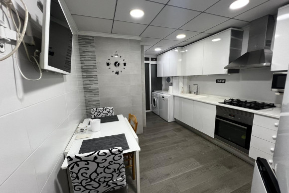 Appartement  - Lange Termijn Verhuur - Alicante - Ensanche - Diputación