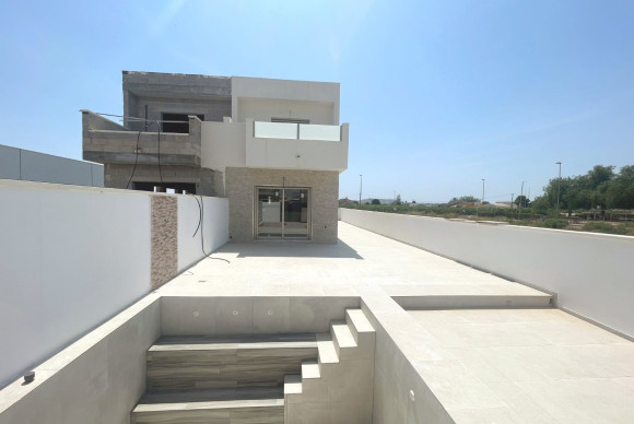 Casa semi independiente - Reventa - Daya Nueva - Daya Nueva