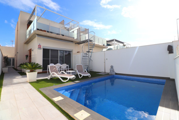 Casa semi independiente - Reventa - Daya Vieja - Daya Vieja - Town