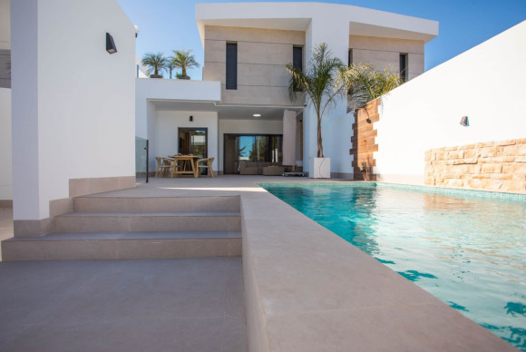 Casa semi independiente - Reventa - Dolores - Dolores - Town