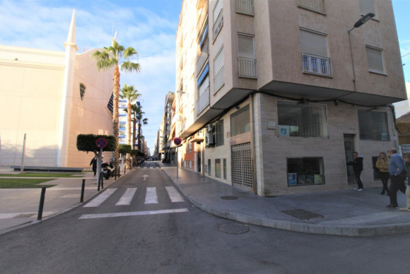 Commercial Unit - Revente - Torrevieja - 5176