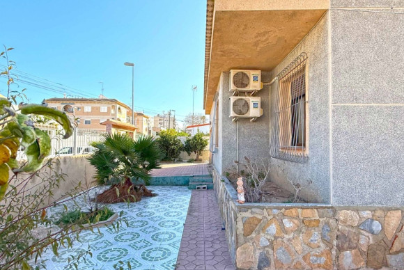 Detached Villa - Resale - Torrevieja - Torrevieja