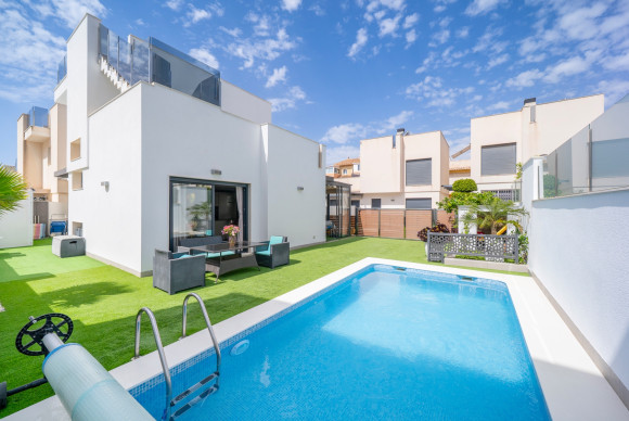 Detached Villa - Revente - Torrevieja - Aguas Nuevas
