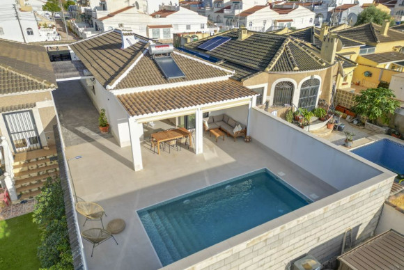 Detached Villa - Revente - Torrevieja - El Chaparral