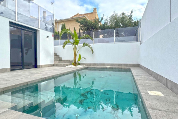 Detached Villa - Revente - Torrevieja - JJMOVR-20355