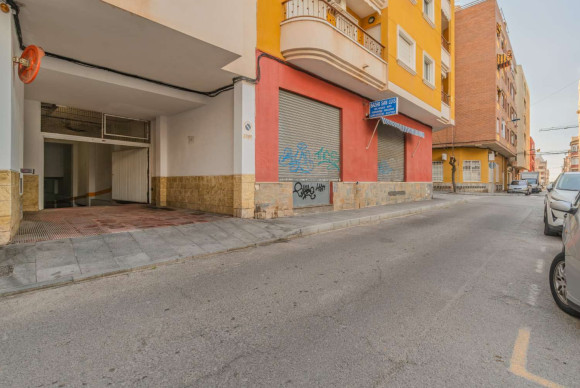 Garaje - Reventa - Torrevieja - Parque de Las Naciones