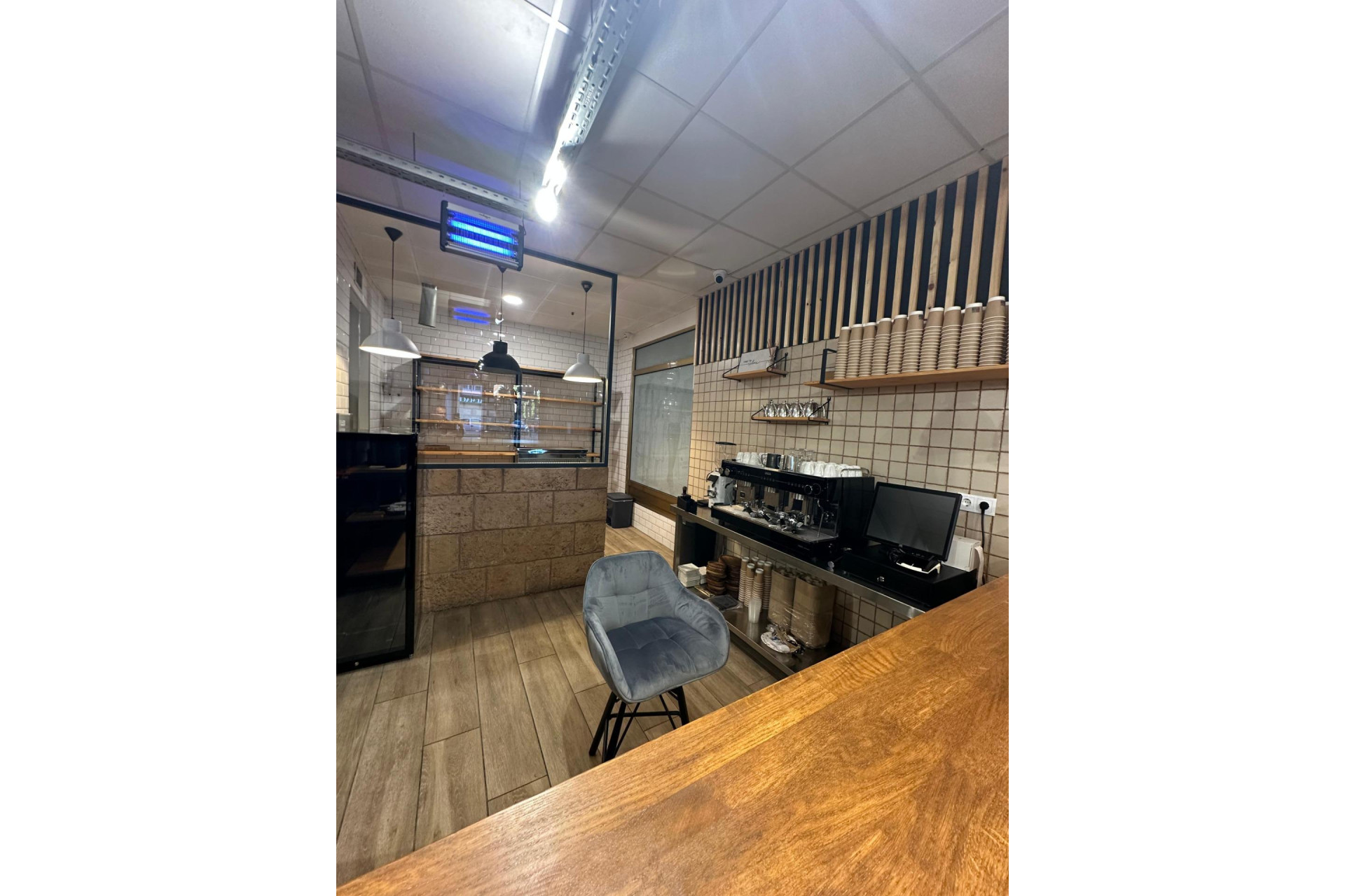 Herverkoop - Almacén - Alicante - Babel