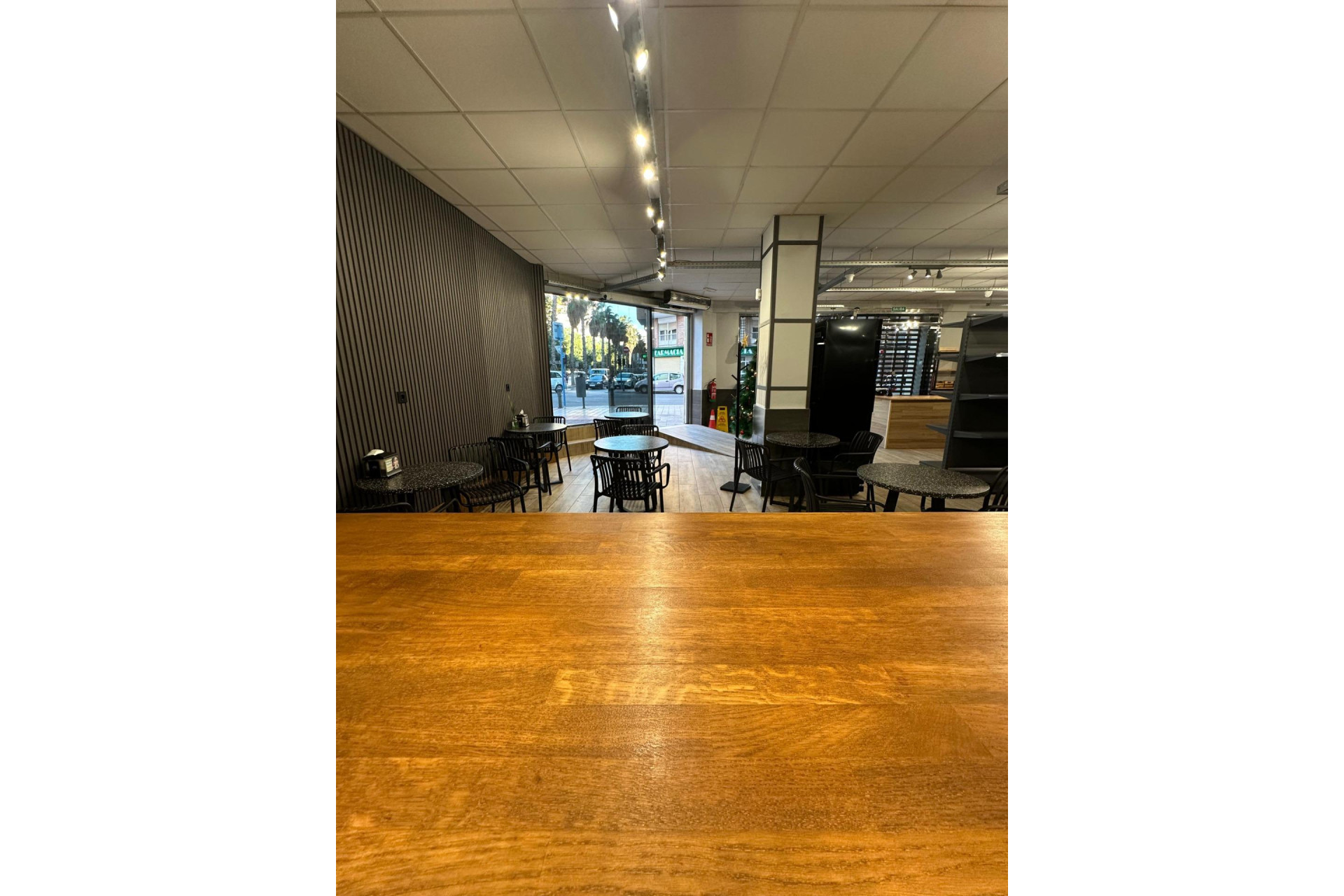 Herverkoop - Almacén - Alicante - Babel