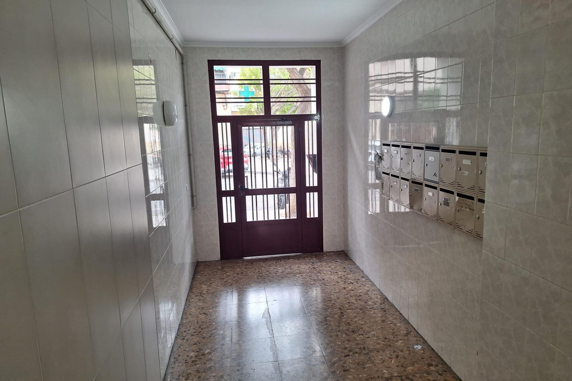 Herverkoop - Appartement  - Alicante - Altozano