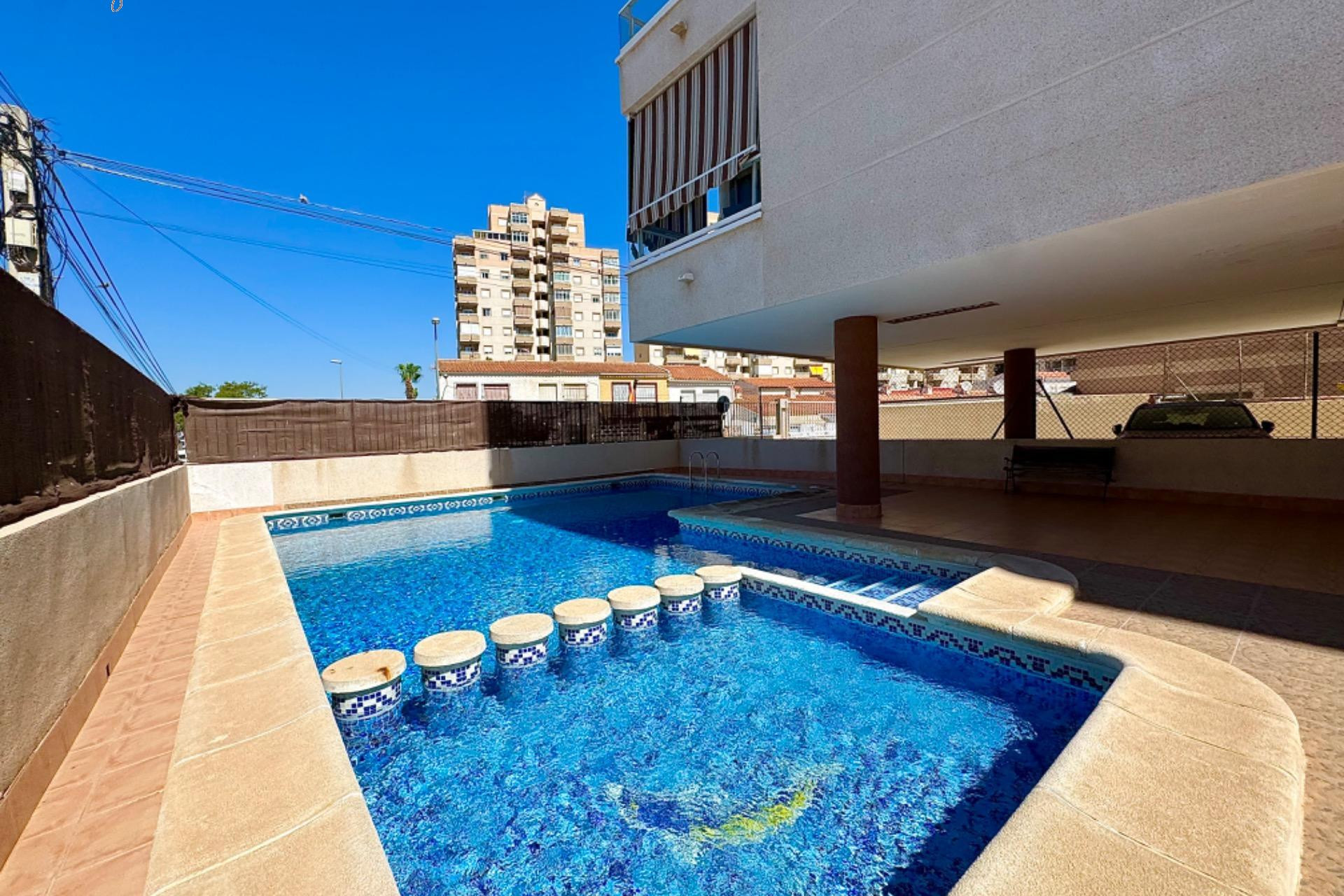 Herverkoop - Appartement  - Torrevieja - Aguas nuevas 1