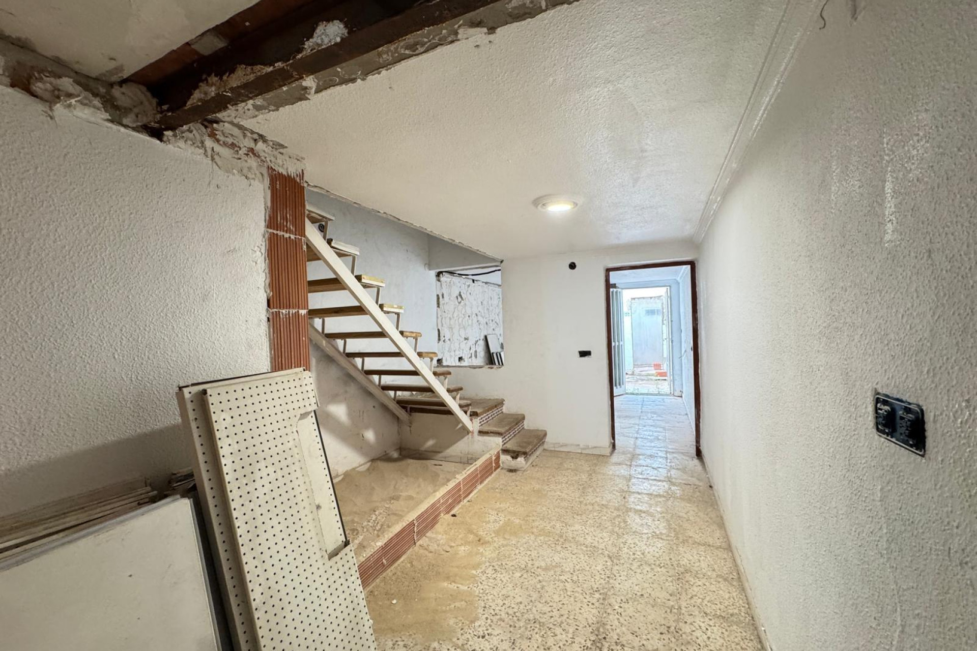 Herverkoop - Fabriekshal - Torrevieja - Centro