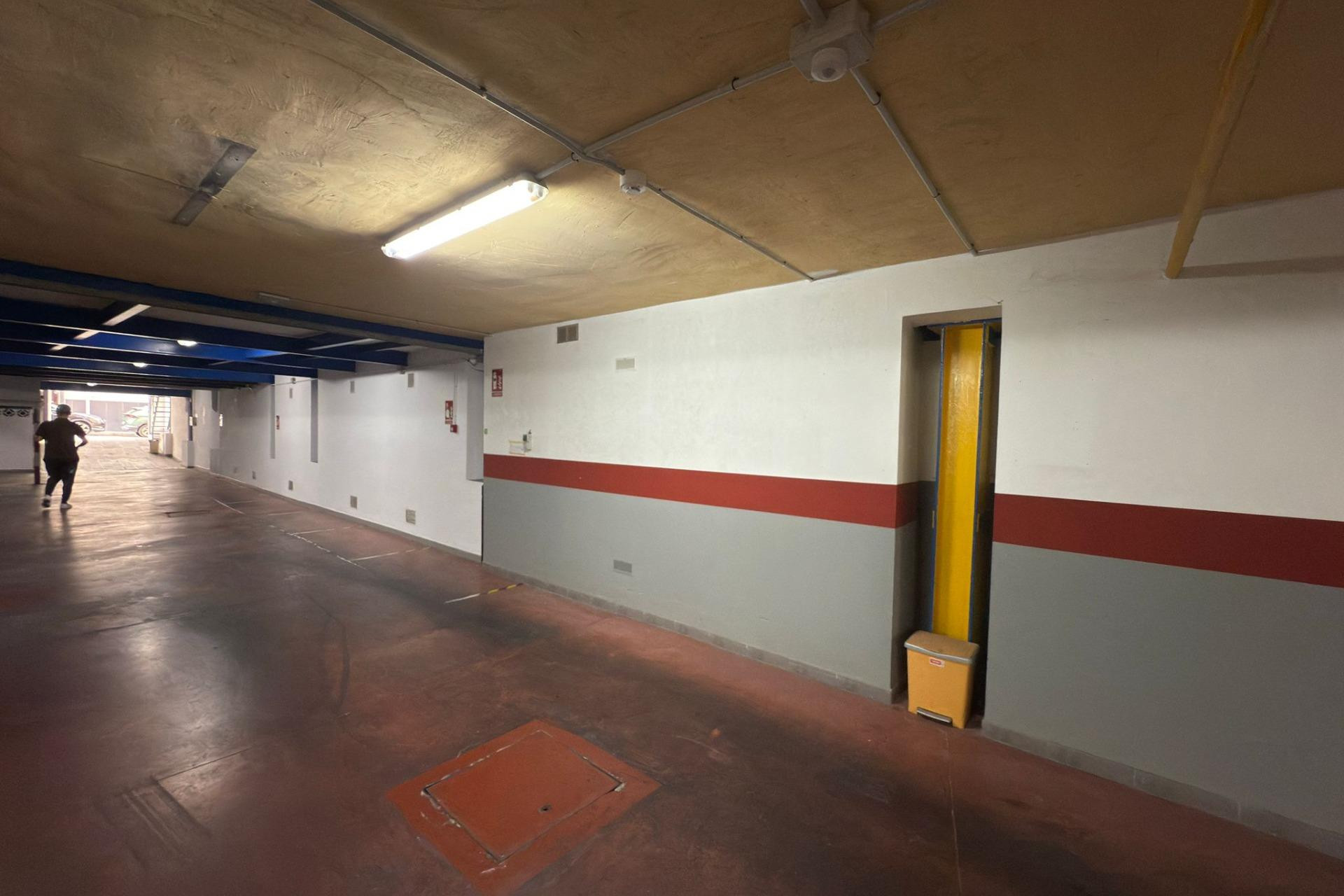 Herverkoop - Garage - Alicante - Santo Domingo