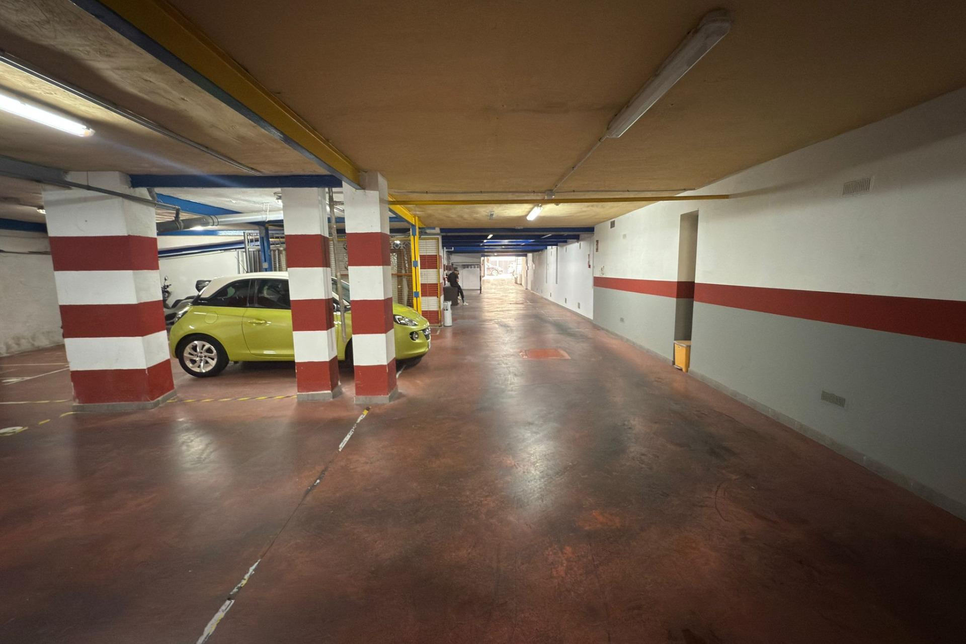 Herverkoop - Garage - Alicante - Santo Domingo