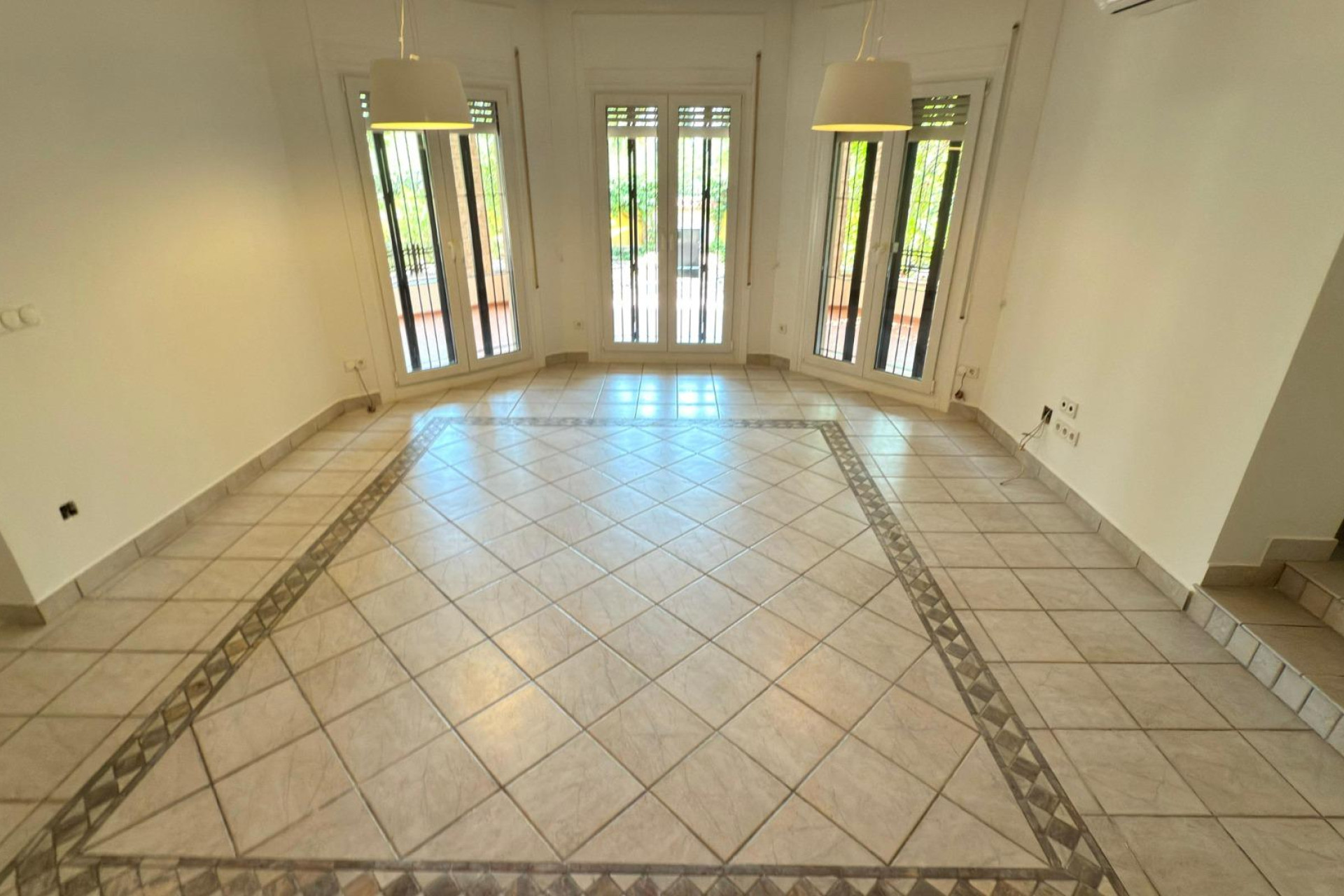 Herverkoop - Woning - Alicante - Vistahermosa