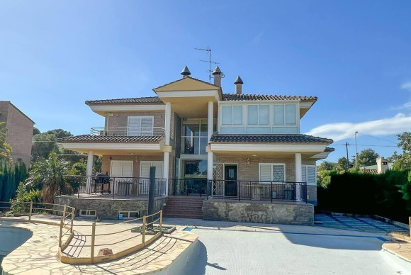 House - Resale - Manises - Calle mayor-Masia de la Cova