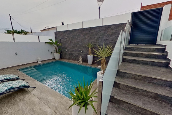 House - Resale - San Miguel de Salinas - A9796