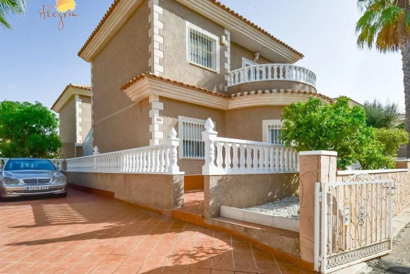 House - Resale - Torrevieja - a9773