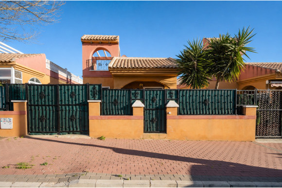 House - Resale - Torrevieja - Aguas Nuevas
