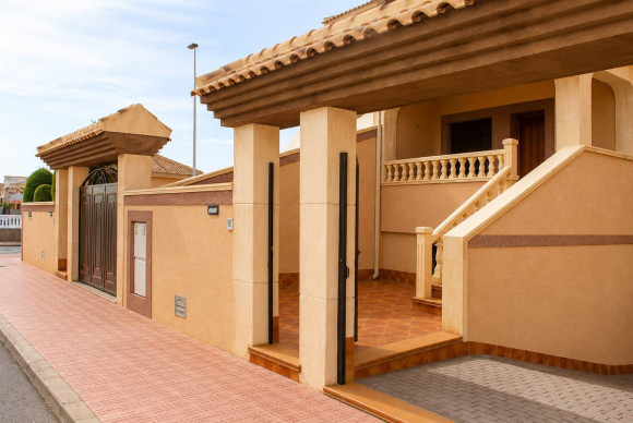 House - Resale - Torrevieja - Torrevieja
