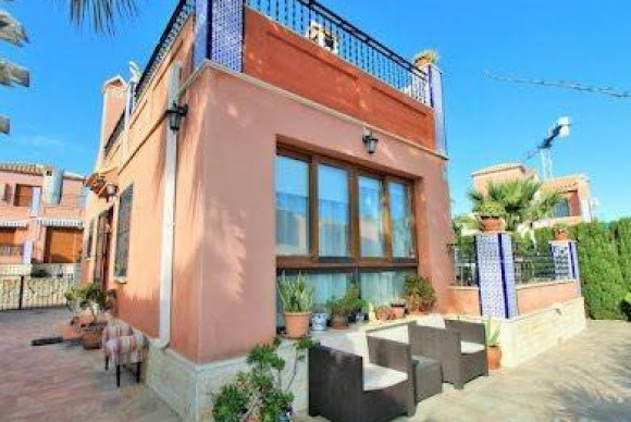 House - Reventa - San Miguel de Salinas - b10620