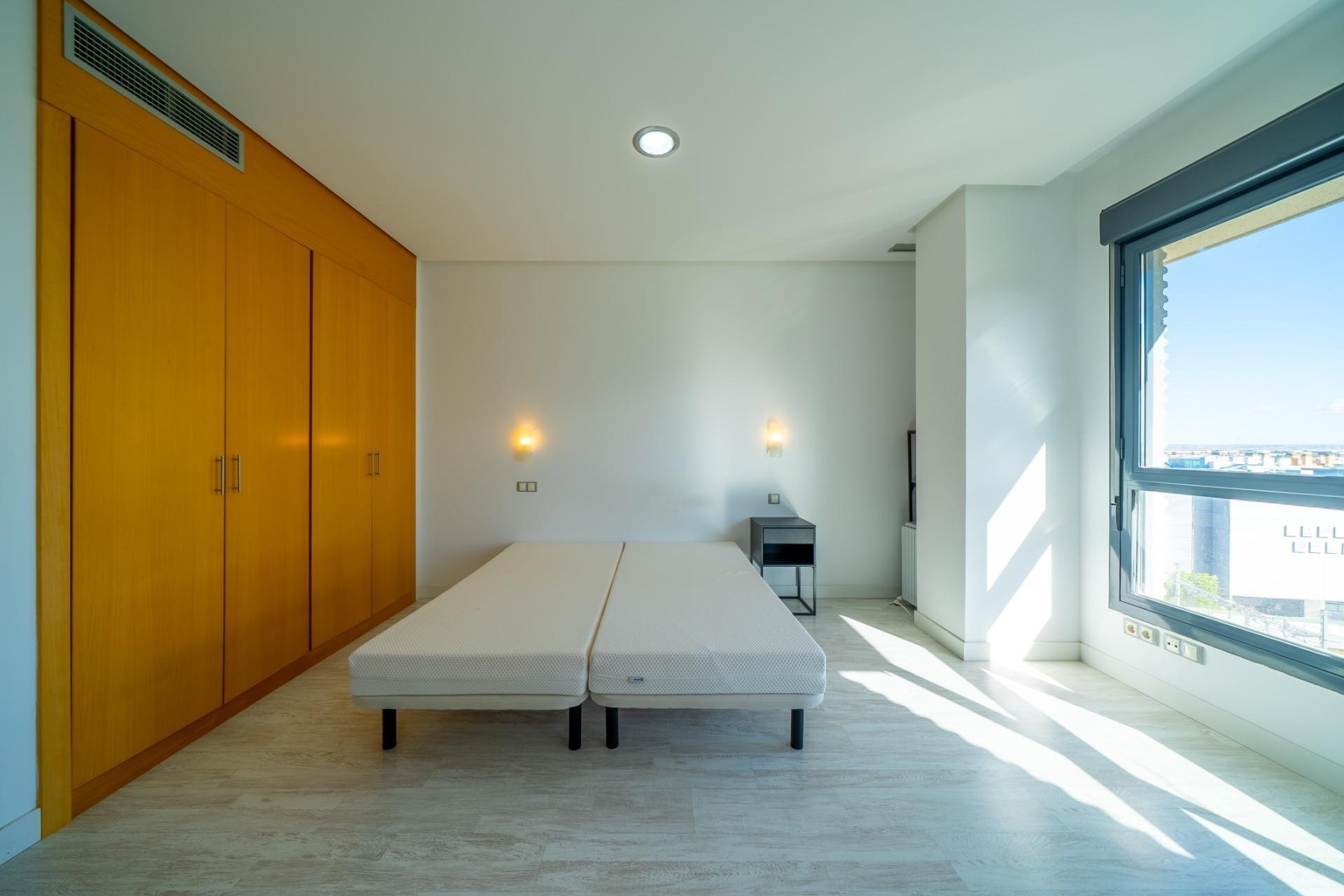 Lange Termijn Verhuur - Appartement  - Madrid - Costillares