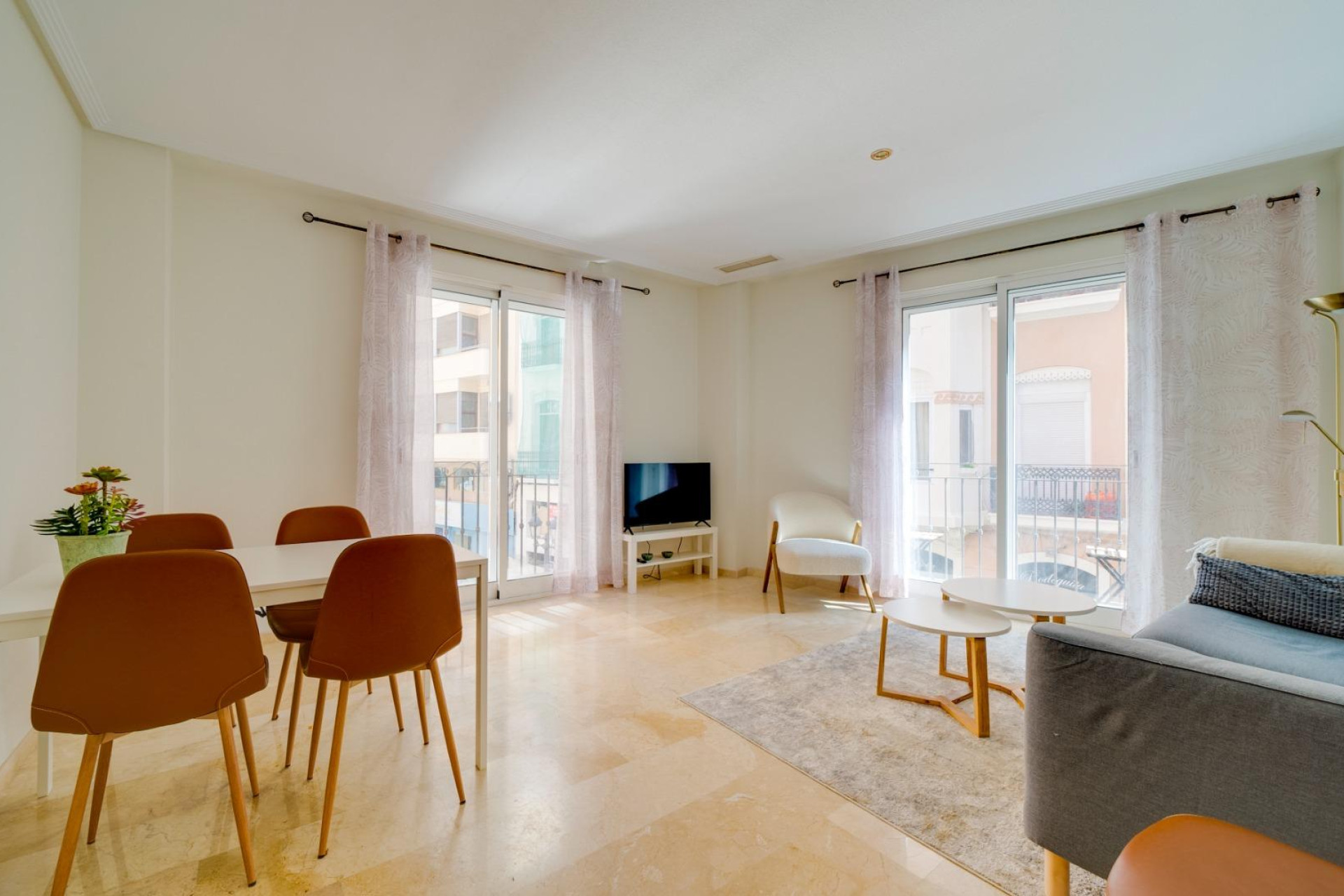 Lange Termijn Verhuur - Appartement  - SAN JUAN ALICANTE - Plaza de toros - Mercado Central