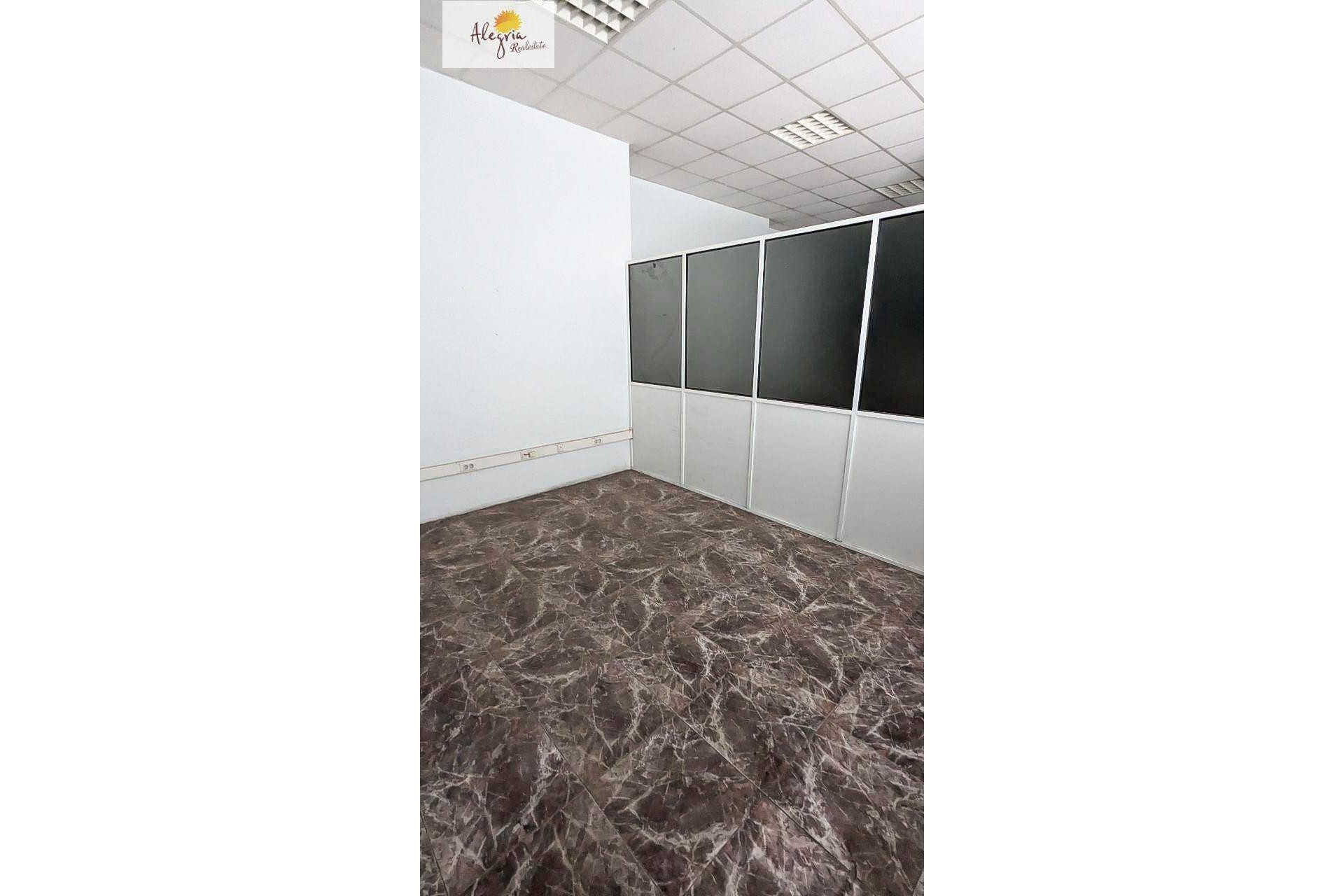 Location à long terme - Commercial Unit - Valencia - La Raiosa