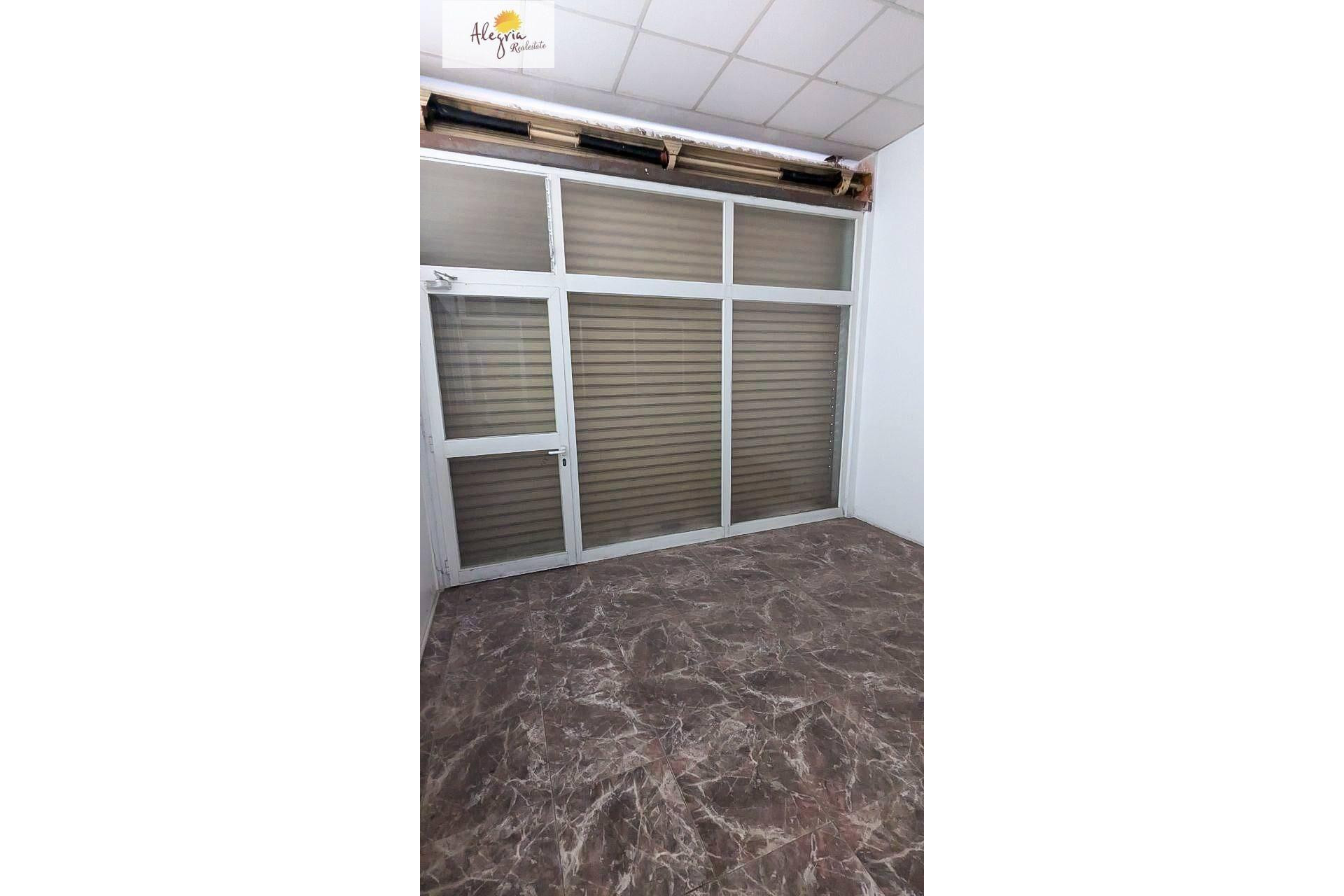 Location à long terme - Commercial Unit - Valencia - La Raiosa