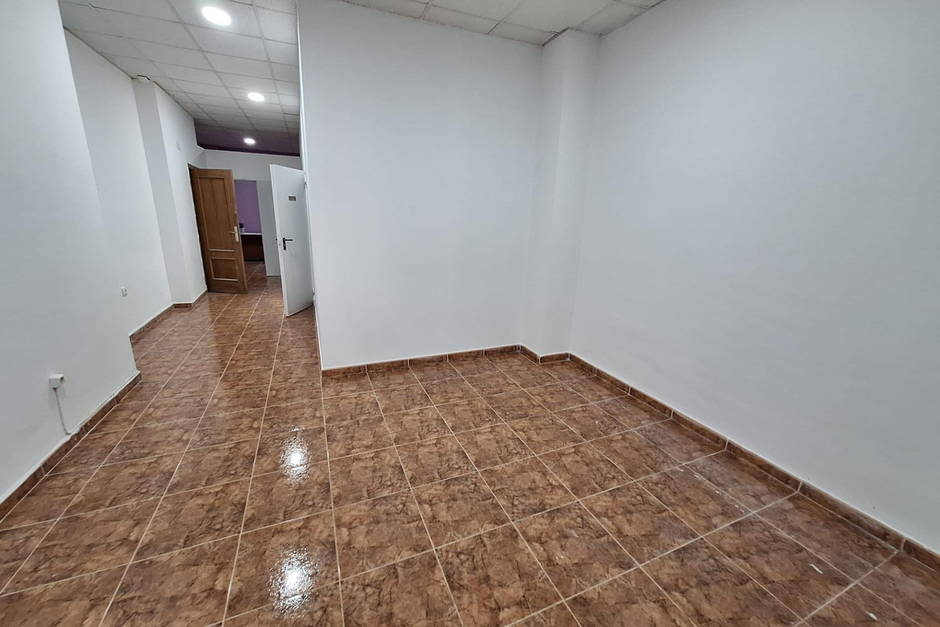 Long Term Rental - Commercial Unit - Torrevieja - Playa del cura