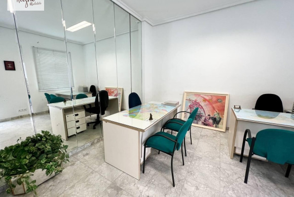 Oficina - Alquiler a largo plazo - Valencia - ALQV064